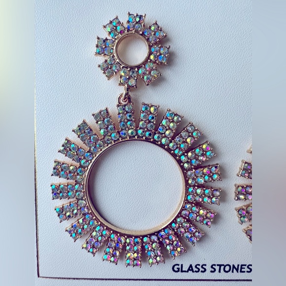 NWT Christian Siriano Gold Tone Round Rainbow Glass Stones Dangly Earrings - Picture 3 of 6